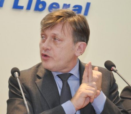 PNL şi PC divorţează, dar rămân împreună. Antonescu s-a săturat de 
